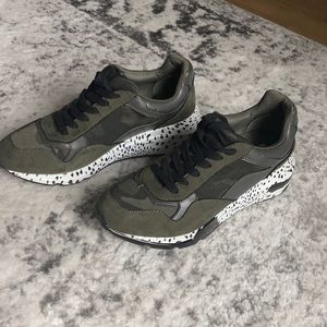 Steve Madden Sneakers